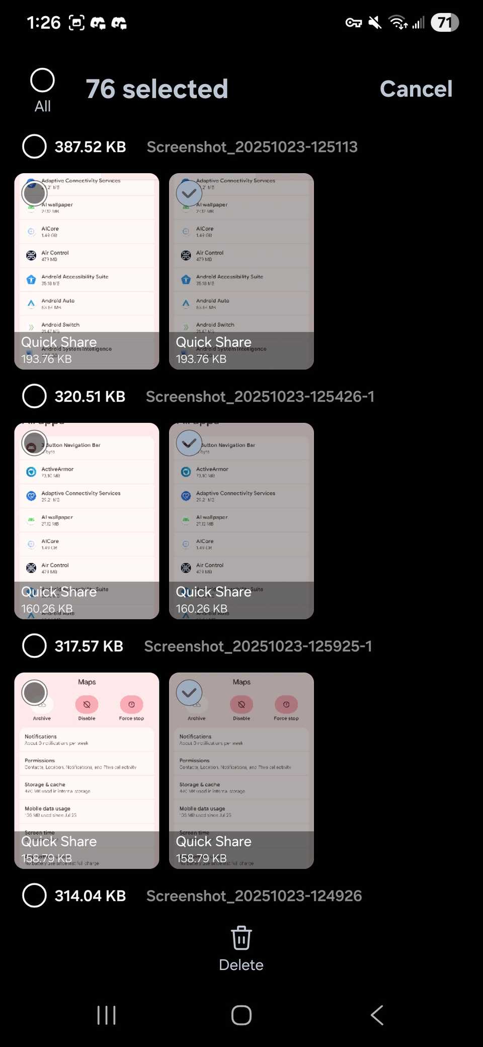 Empty radio buttons to choose which duplicated images to delete in Samsung Gallery app