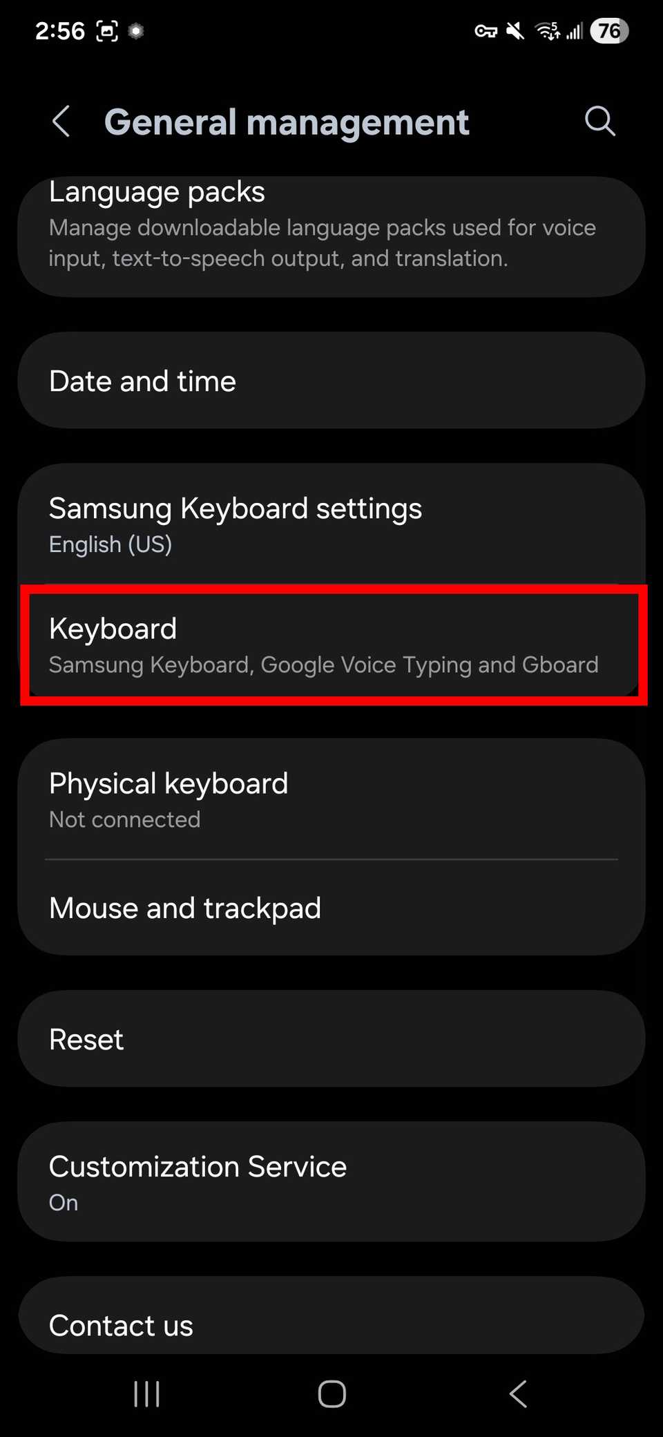 مخطط مستطيل أحمر يسلط الضوء على لوحة المفاتيح في الإدارة العامة في إعدادات Samsung