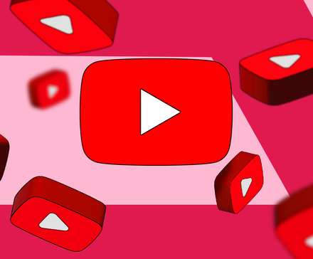 Vários logotipos 3D do YouTube flutuando sobre um fundo rosa e vermelho