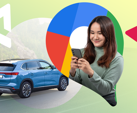 Νόμιζα ότι ήμουν έτοιμος να εγκαταλείψω τους Χάρτες Google — μέχρι να παρατηρήσω τι έχασα Κολάζ με μια γυναίκα που χρησιμοποιεί ένα smartphone μπροστά από ένα μεγάλο λογότυπο των Χαρτών Google, δίπλα σε ένα μπλε αυτοκίνητο σε έναν δρόμο.