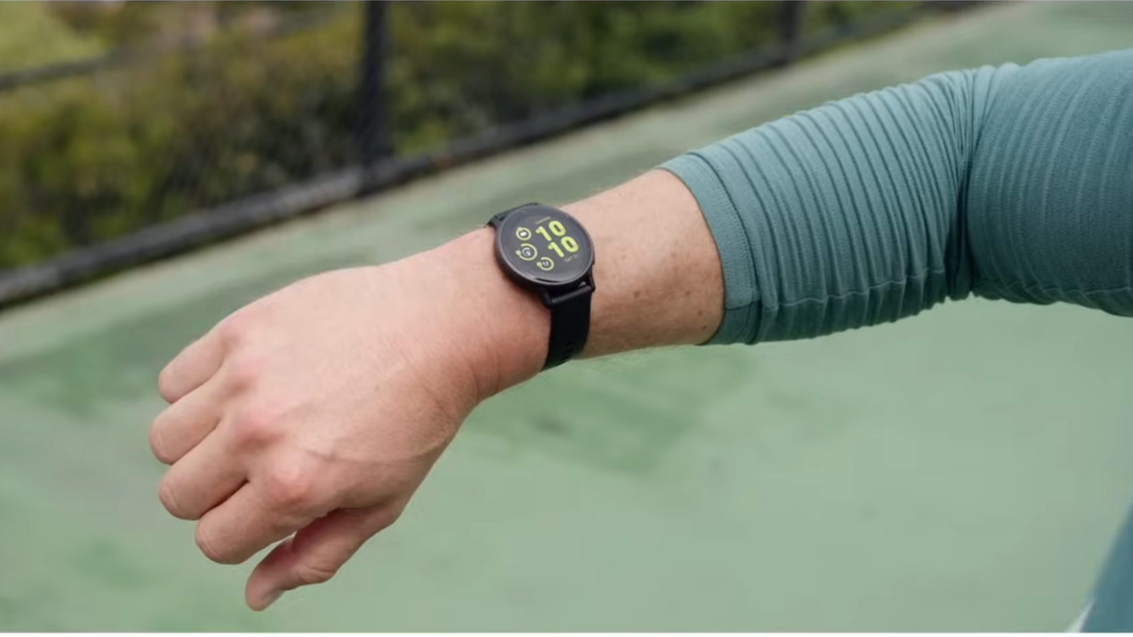 Garmin vivoactive 5 al polso all'aperto