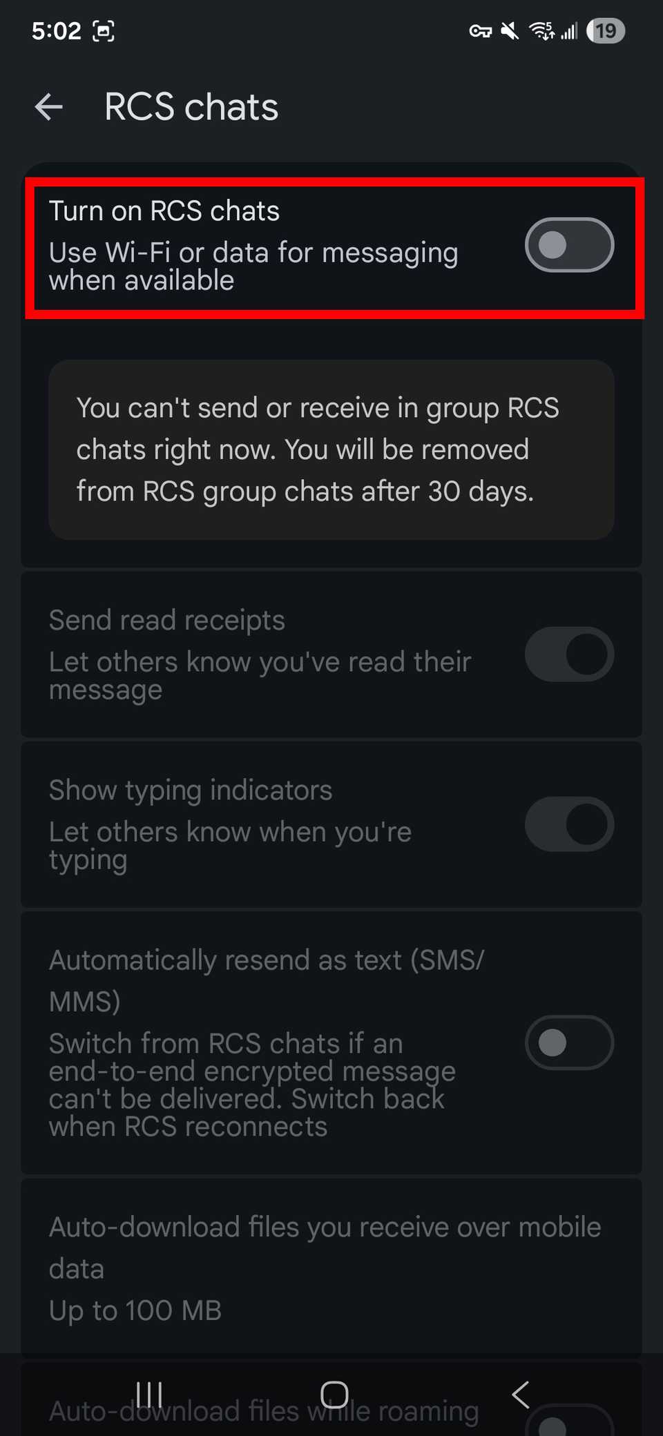 Evidenziazione del contorno del rettangolo rosso Attiva/disattiva l'attivazione/disattivazione delle chat RCS nelle chat RCS in Google Messaggi