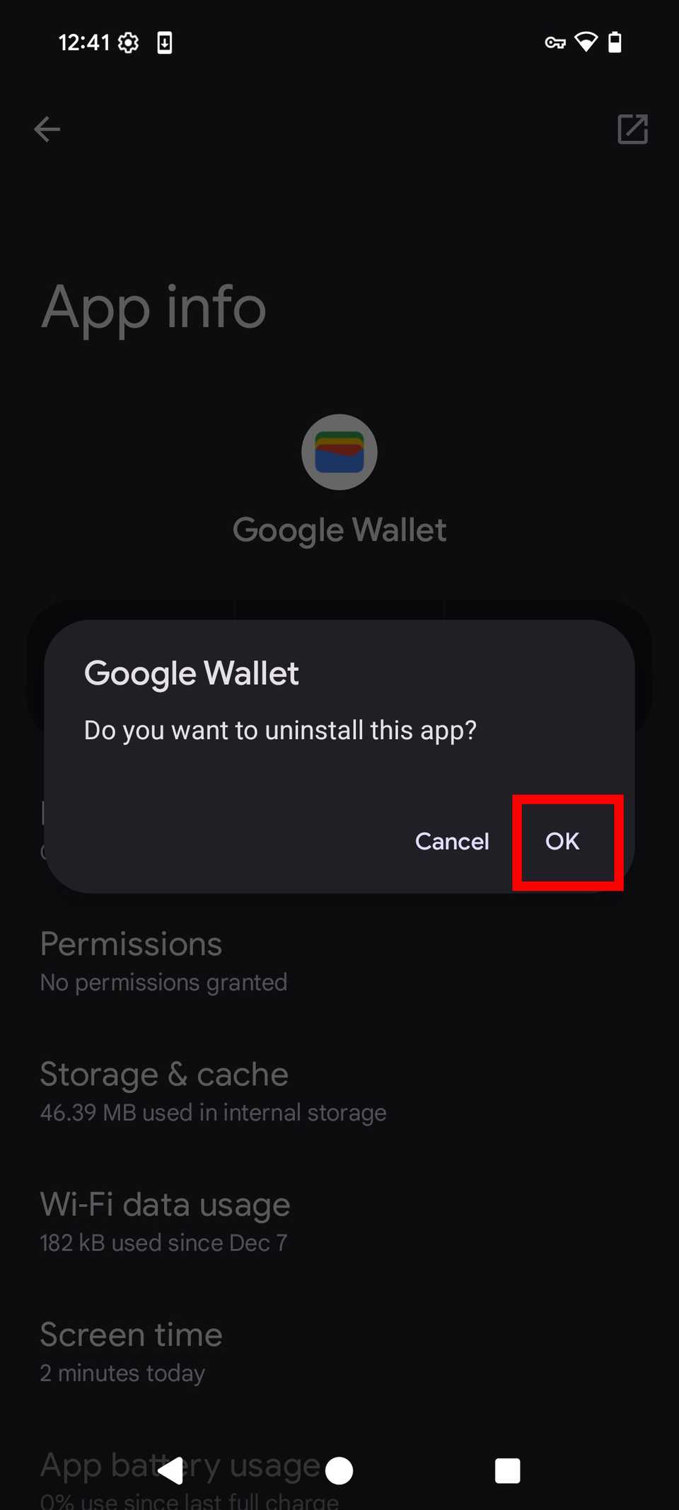 Il rettangolo rosso delinea l'opzione Ok per confermare la disinstallazione dell'app Google Wallet