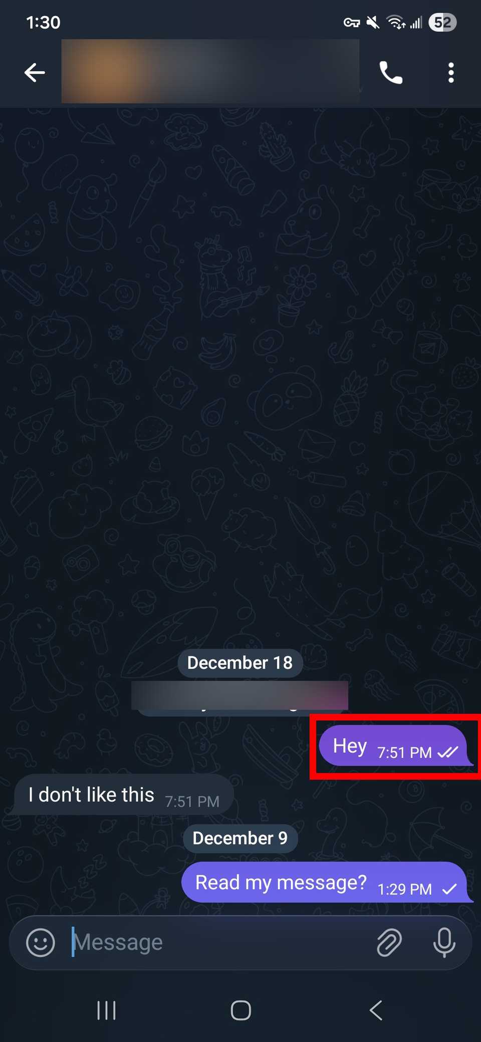 Contorno del rettangolo rosso che evidenzia lo stato di lettura di un messaggio di telegramma mostrando due segni di spunta che il messaggio è stato letto