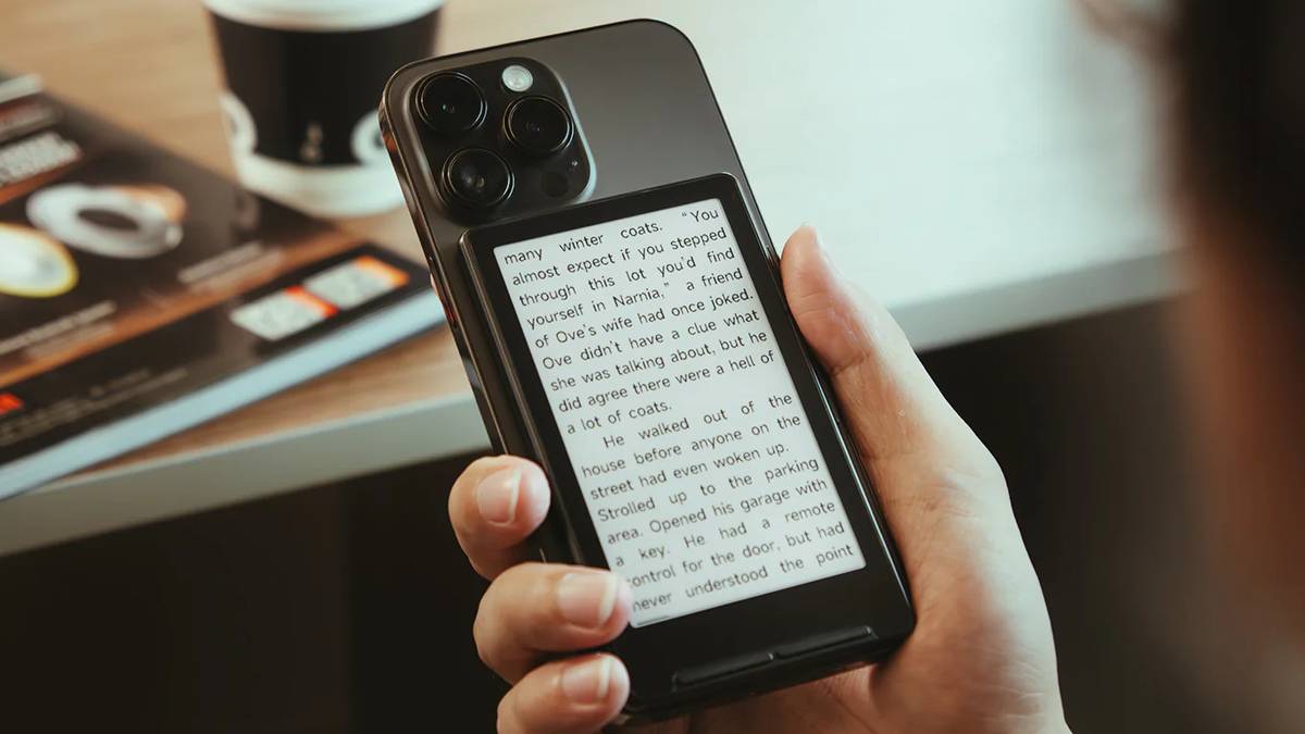Phone Based Screenreader This tiny e-reader attaches to the back of your phone