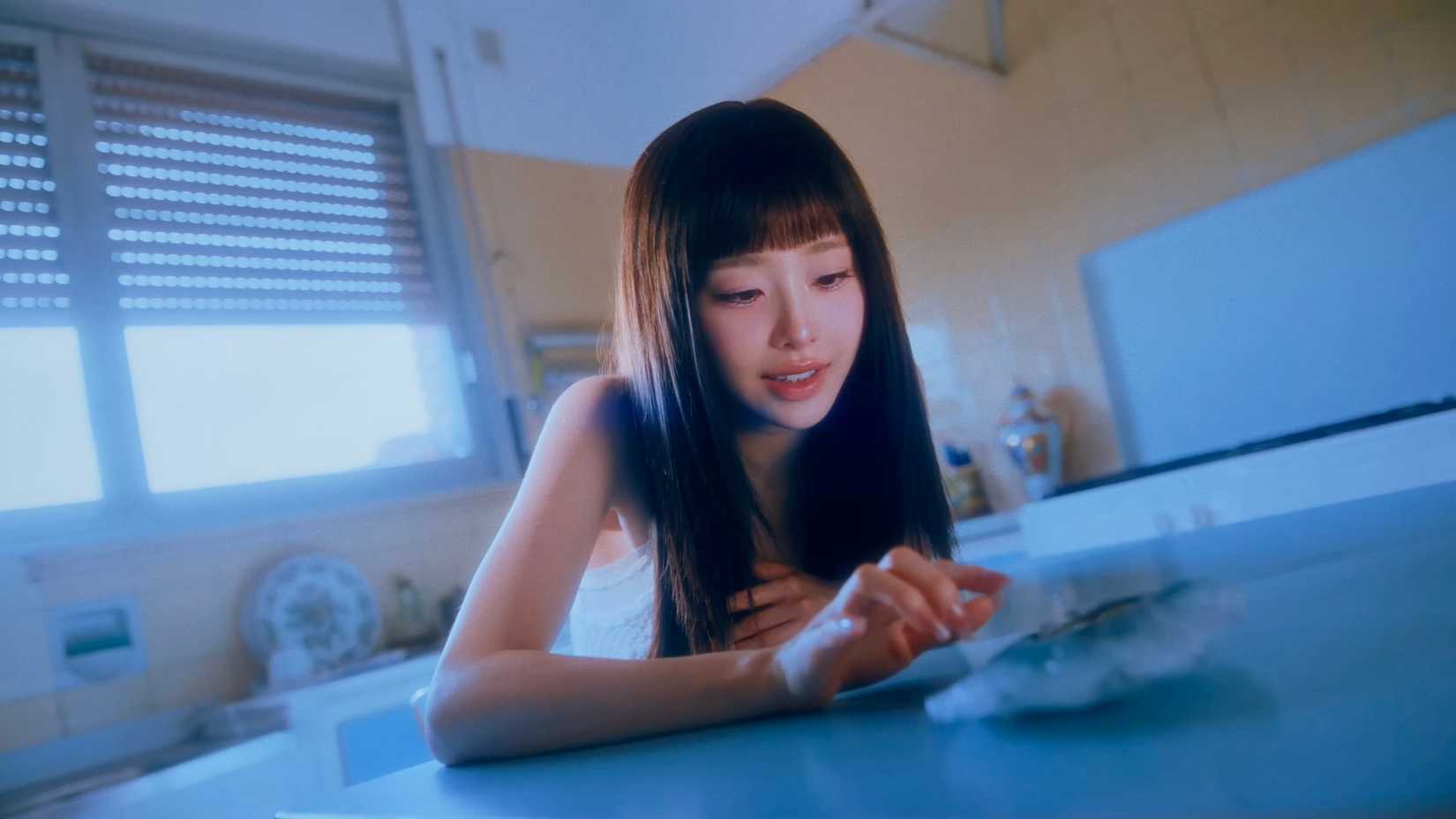 Uma captura de tela tirada do videoclipe XO, My Cyberlove