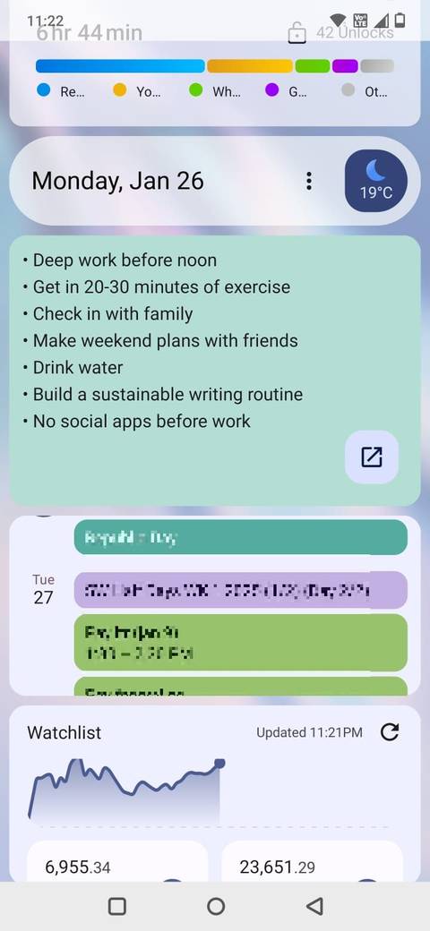 Screenshot showing the Microsoft Launcher modified Glance page