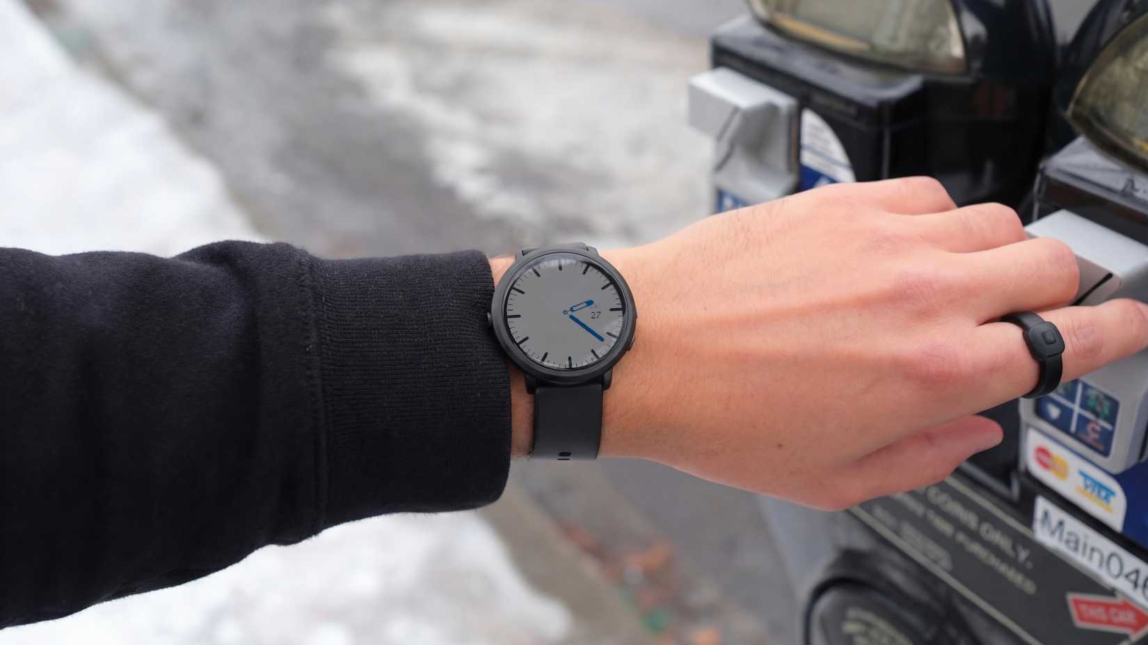 Uma imagem promocional do Pebble Round 2