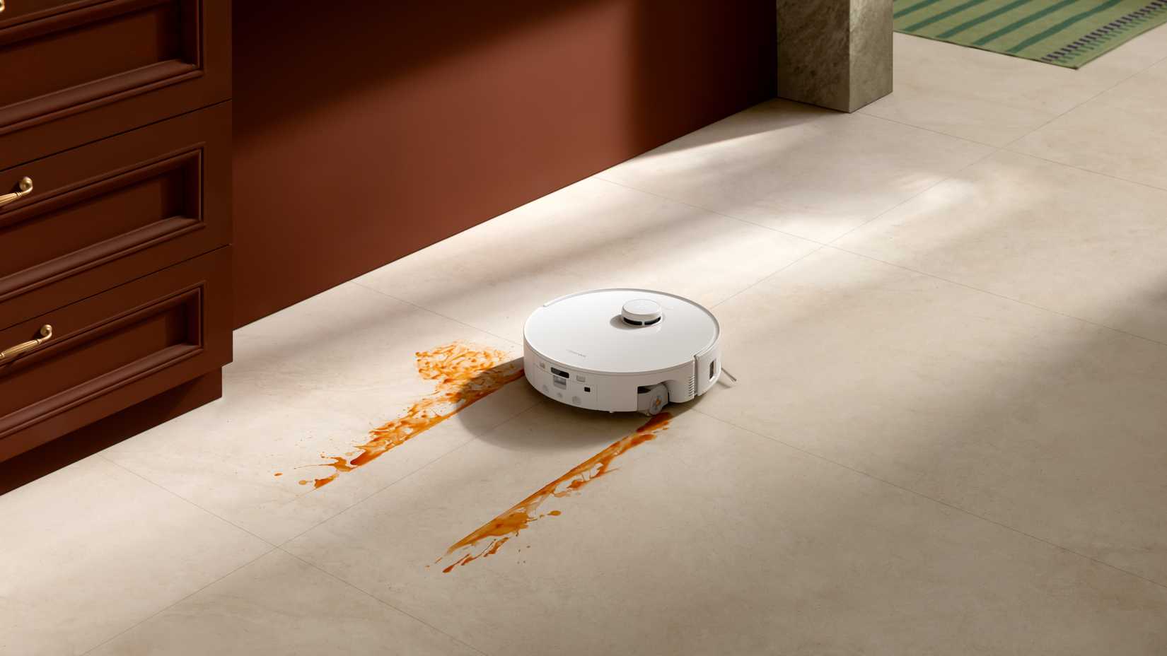 Roborock Qrevo Curv 2 ripulisce un pasticcio impertinente.