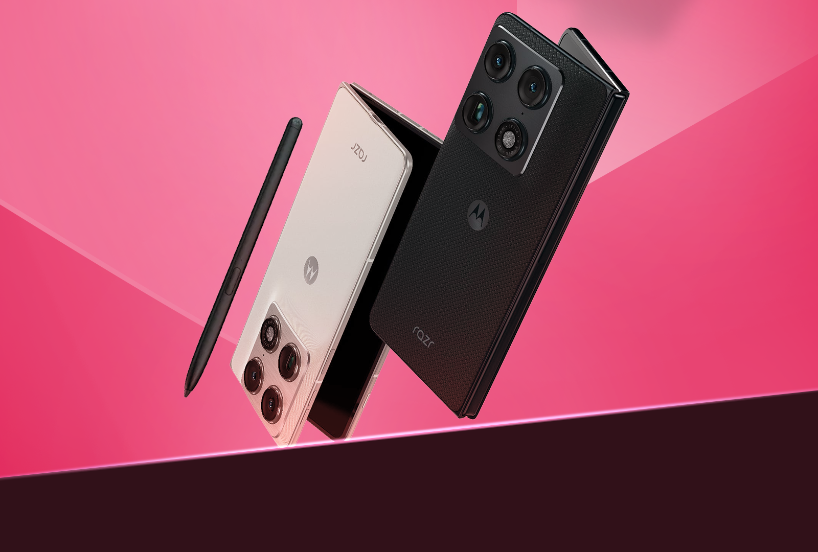 The Motorola Razr Fold brings back what Samsung left behind