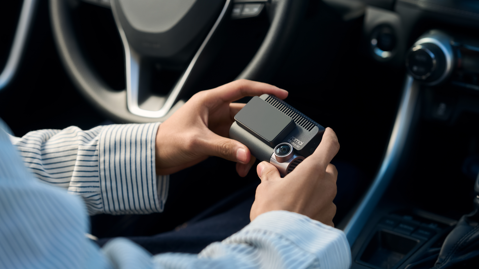 70mai Dash Cam 4K A810S sendo programada pelo driver-1