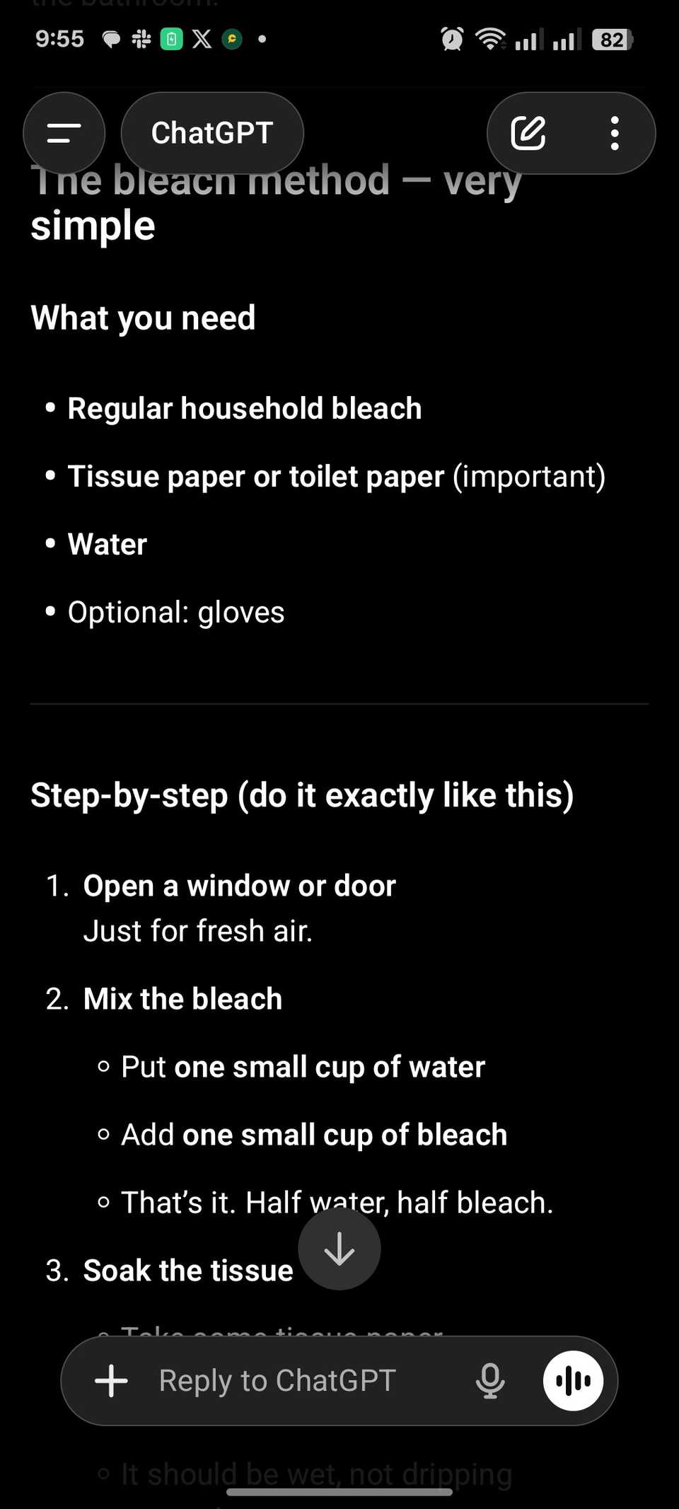 ChatGPT elenca le soluzioni per la pulizia degli stampi con candeggina e carte veline per l'utente