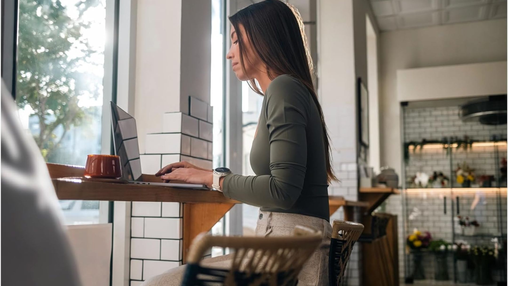 Pessoa usando Garmin vivoactive 6