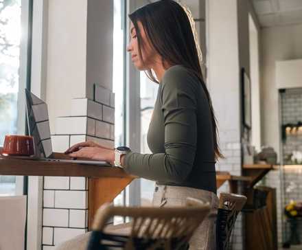 Pessoa usando Garmin vivoactive 6