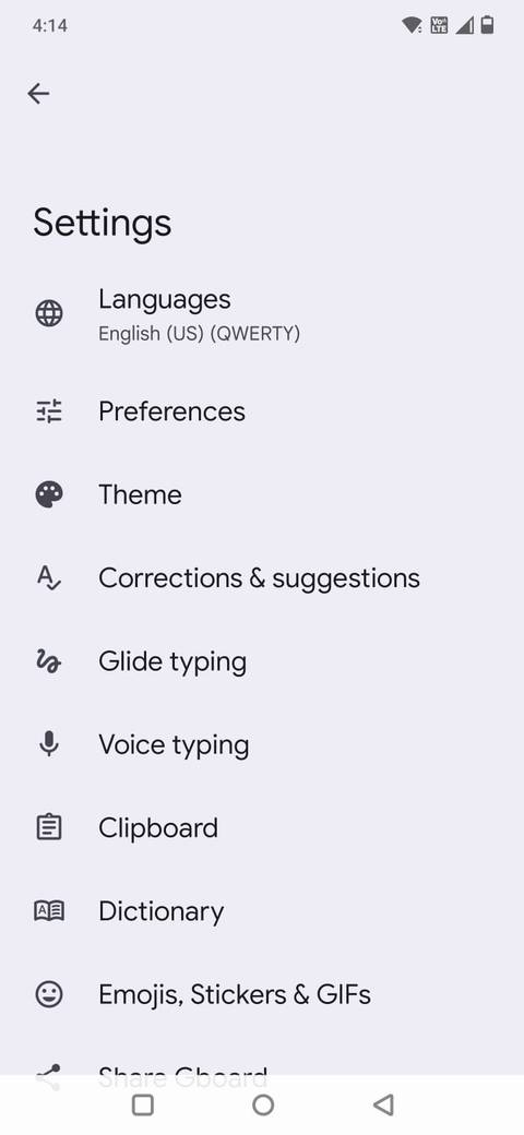 Screenshot che mostra l'opzione Correzioni e suggerimenti nelle impostazioni di Gboard