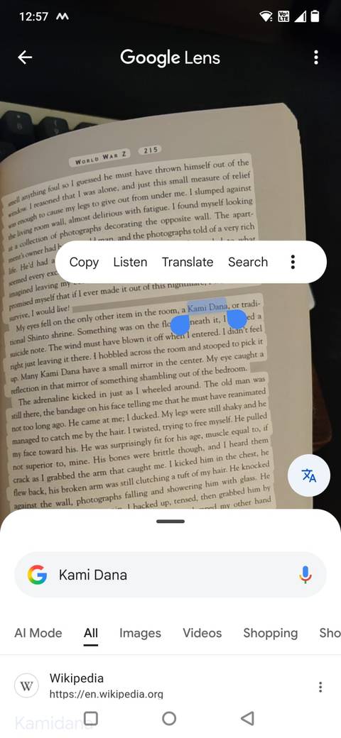 Screenshot che mostra l'opzione di selezione del testo in Google Lens per un libro