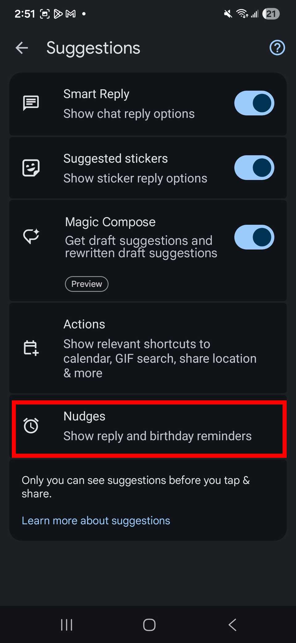 Contorno del rettangolo rosso sopra i Nudge nei Suggerimenti su Google Messaggi