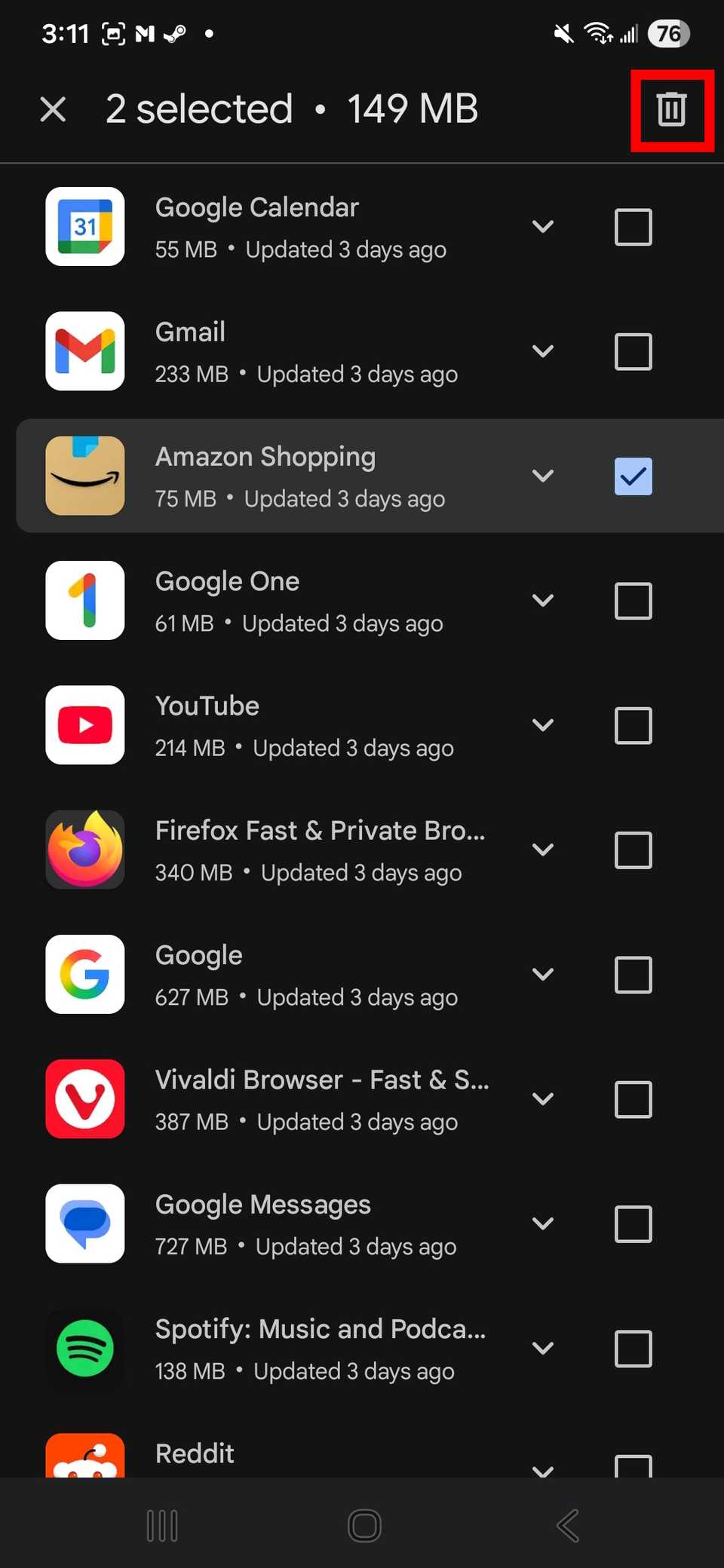 Contorno rettangolare rosso che evidenzia l'icona del bidone della spazzatura nell'angolo in alto a destra del Play Store