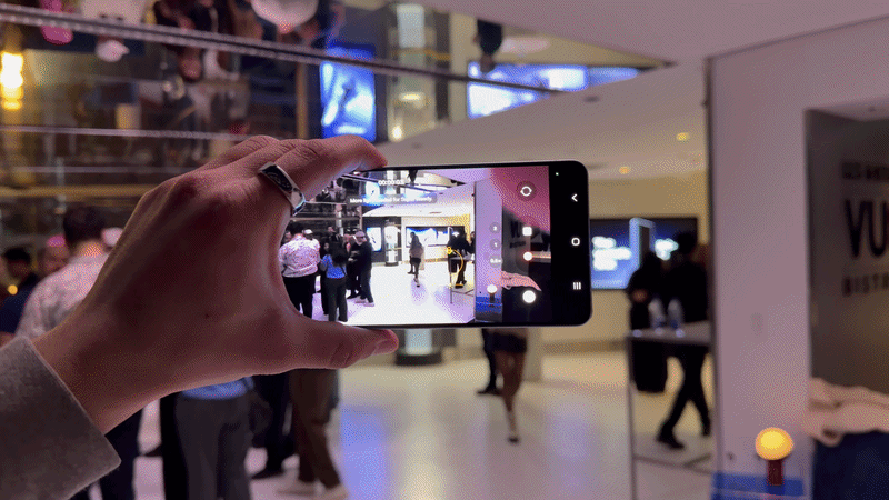 Una GIF che evidenzia il blocco dell'orizzonte dell'S26+.