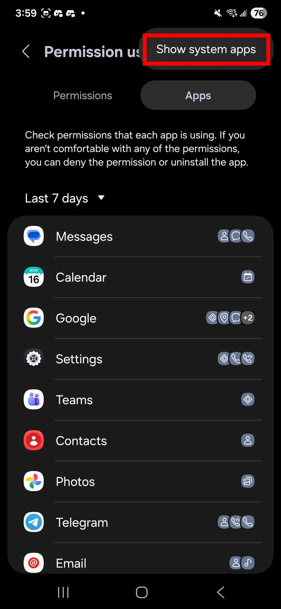 Evidenziazione del contorno del rettangolo rosso Mostra app di sistema nell'angolo in alto a destra della sezione Utilizzo delle autorizzazioni su Samsung