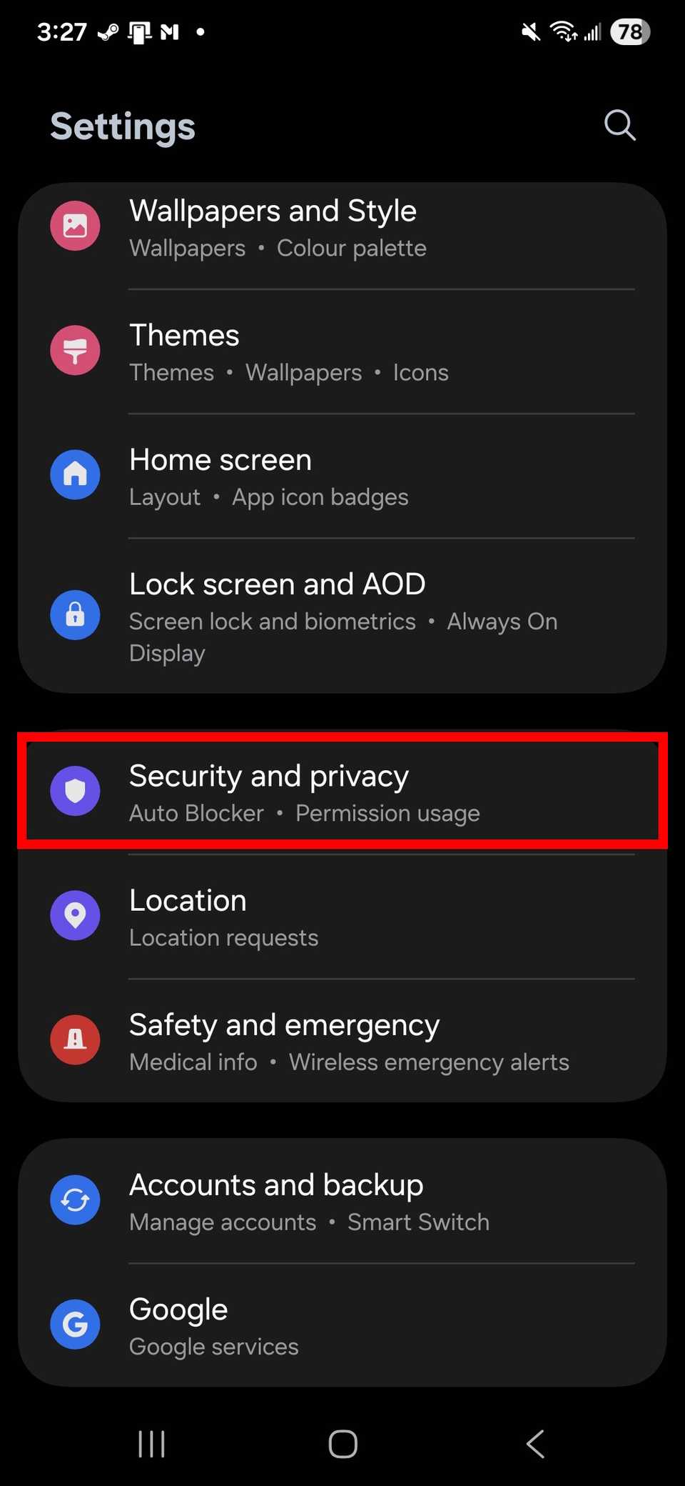 Contorno del rettangolo rosso che evidenzia Sicurezza e privacy nelle impostazioni Samsung