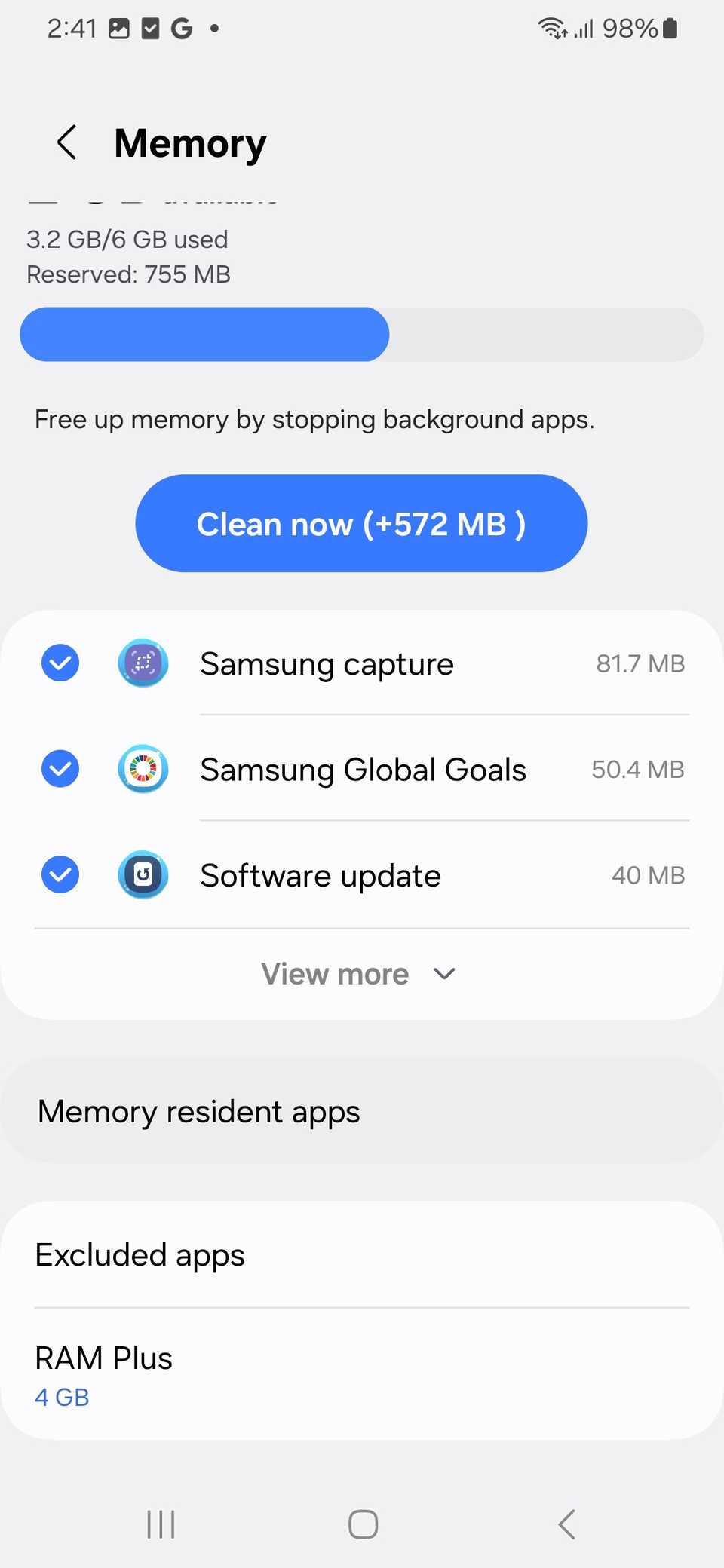 Visualizzazione della memoria allocata e dell'opzione RAM Plus nella parte inferiore delle impostazioni di memoria su un telefono Galaxy 