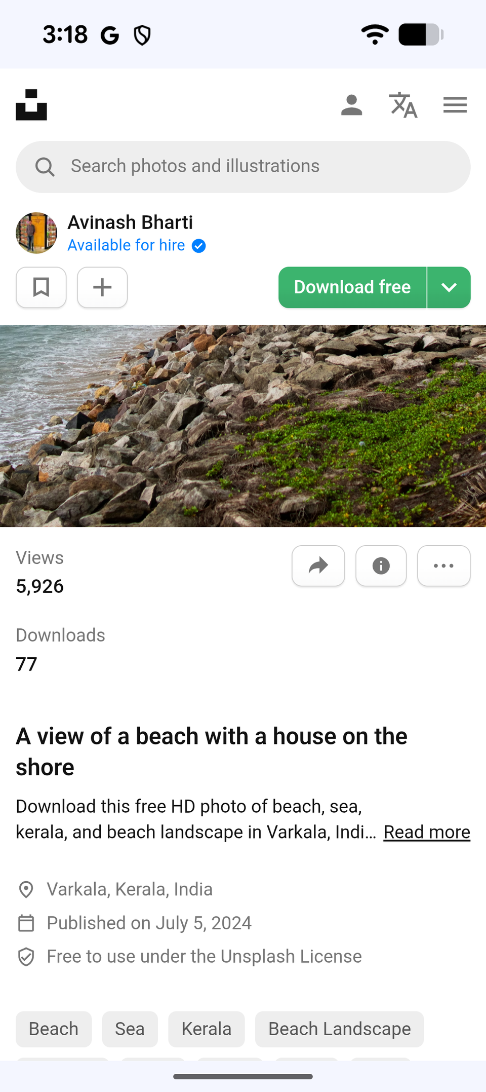 Uno screenshot di Unsplash che mostra le specifiche di una foto di una casa su una costa rocciosa