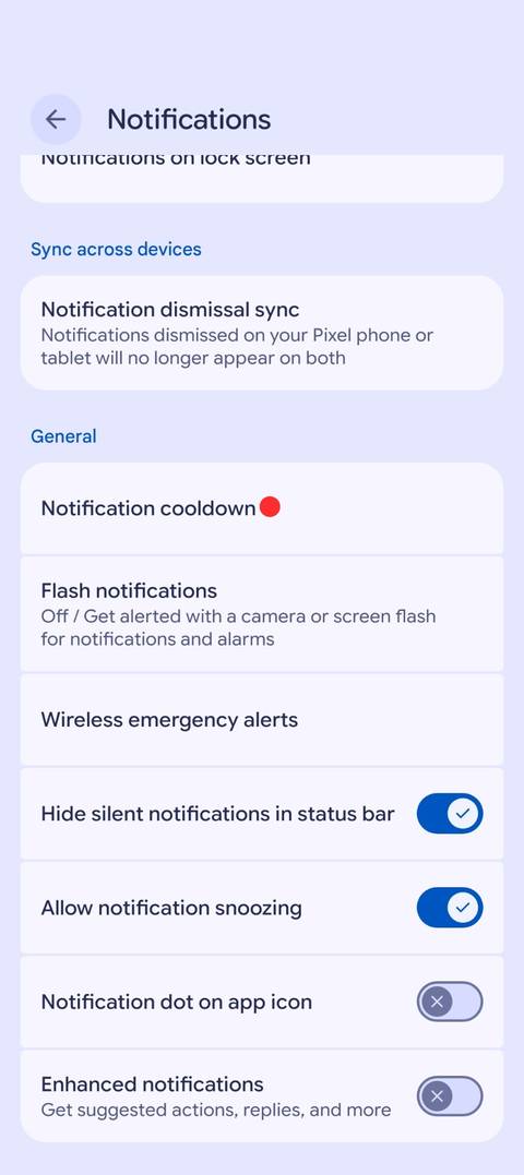 Uno screenshot che mostra il menu delle impostazioni di notifica di Android, con un punto rosso accanto a Tempo di recupero notifiche