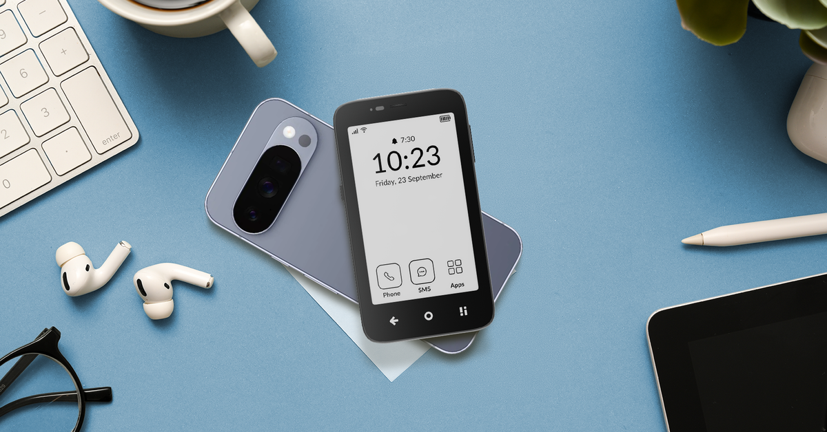 androidpolice.com - Jon Gilbert - I used a minimalist 'sidephone' to fix my screen time, but it's a luxury most can't afford