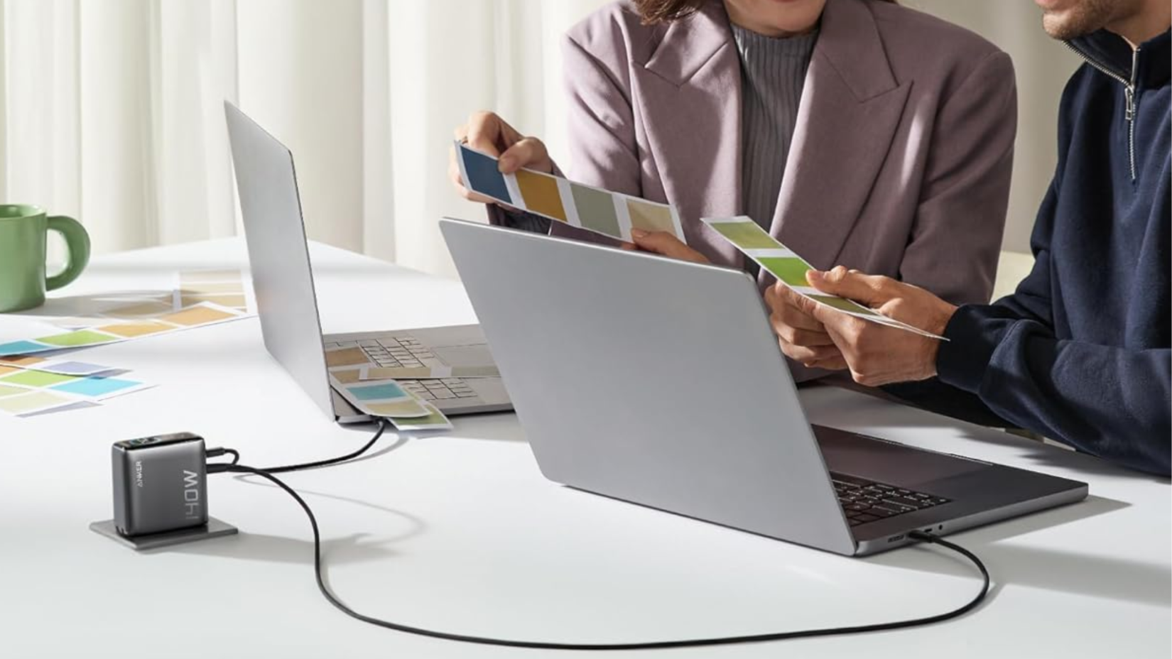 Dispositivos conectados ao carregador de laptop Anker