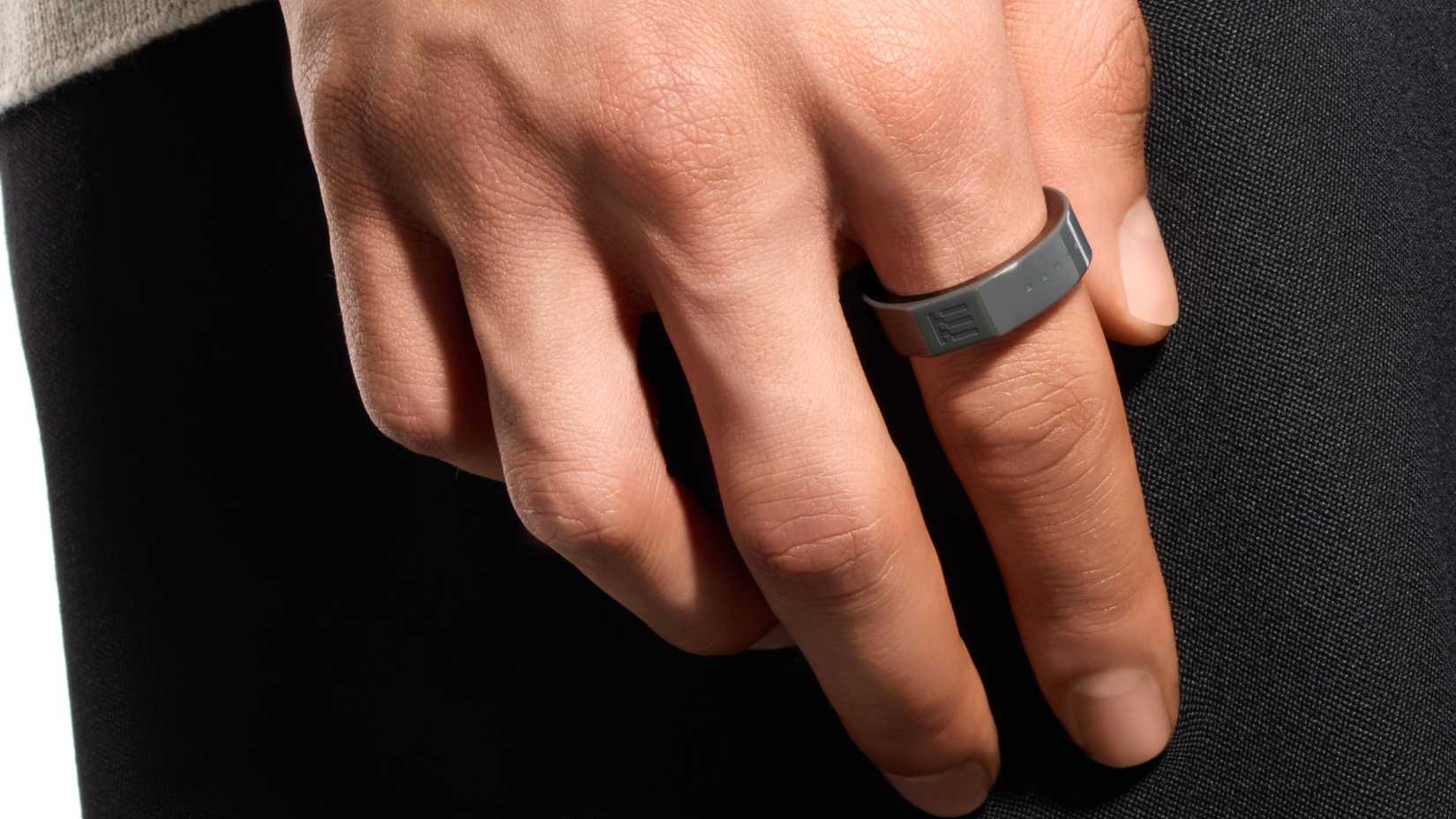 The R1 smart ring used with the Even Realities Even G2 smartglasses