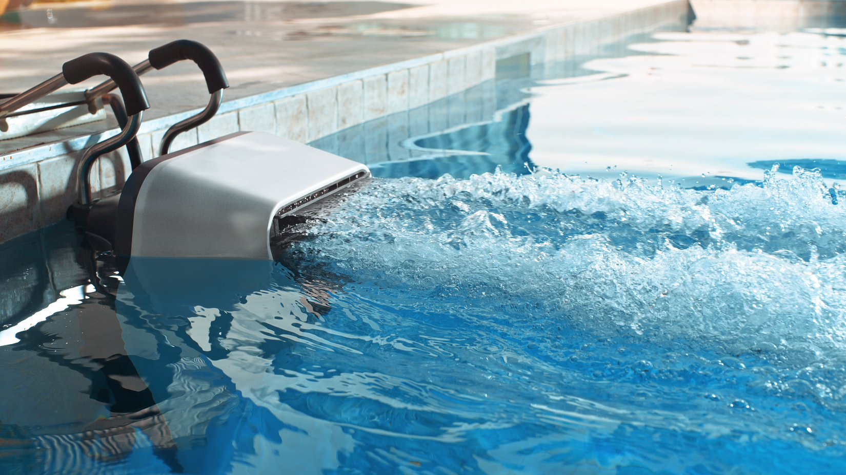 iGarden Sdwim Jet Series X collegato al bordo piscina-1