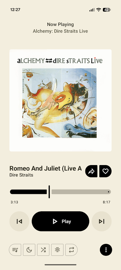 لقد استبدلت YouTube Music ببرنامج تابع لجهة خارجية وقد أحدث هذا تغييرًا جذريًا في قواعد اللعبة مشغل موسيقى يعرض الألبوم الأبيض مع عمل فني أصفر وأزرق