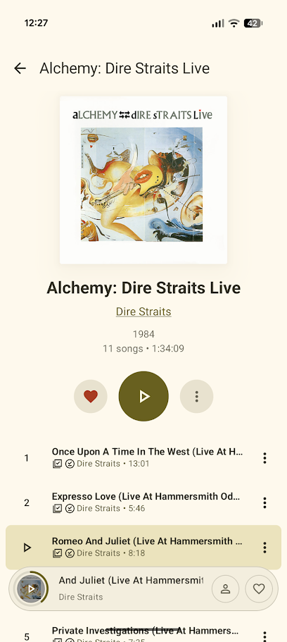 لقد استبدلت YouTube Music ببرنامج تابع لجهة خارجية وقد أحدث هذا تغييرًا جذريًا في قواعد اللعبة قائمة مسارات الألبوم في تطبيق مشغل الموسيقى