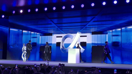 Il robot umanoide di Honor fa il moonwalking verso Imagine Dragon's Believer