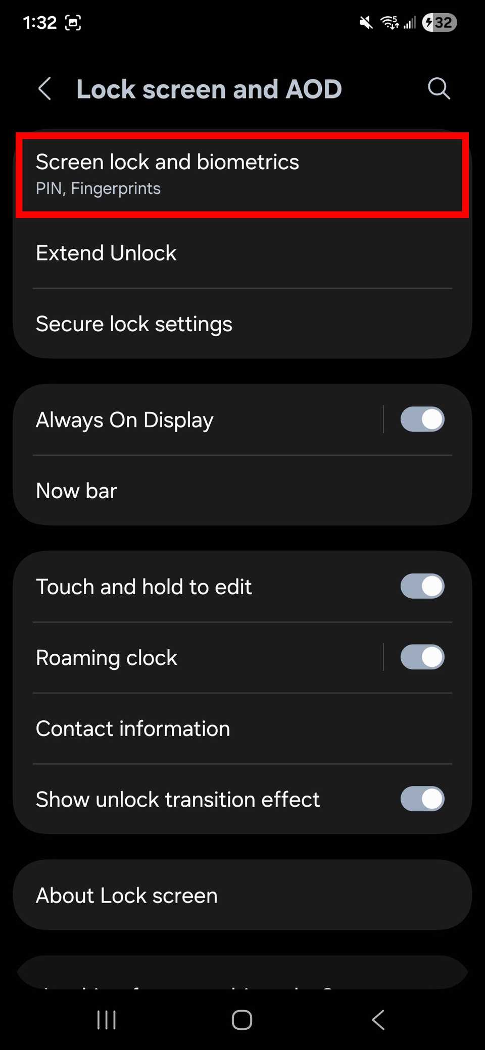 lock screen and AOD settings on One UI 8 with the screen lock and biometrics option highlighted