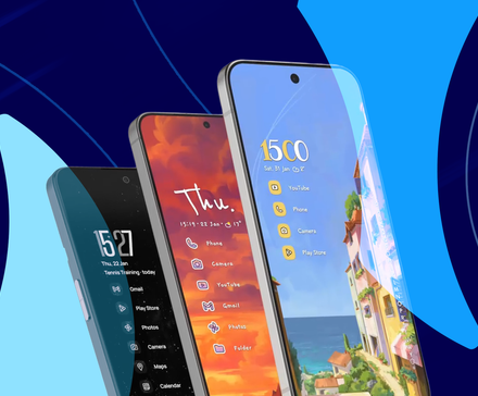 ثلاثة هواتف ذكية تعرض شاشات Niagara Launcher الرئيسية البسيطة مع قوائم تطبيقات رأسية على خلفية مجردة زرقاء.