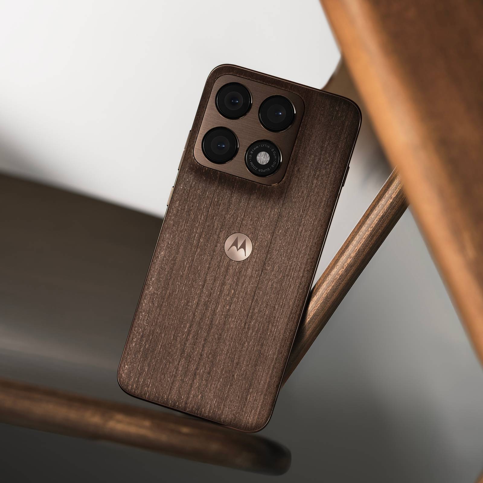 Motorola edge 70 pro Wood グローバル版 Motorola's latest Edge and G series phones give you Moto fun