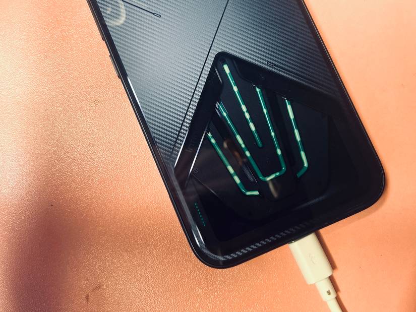 Sistema de refrigeração líquida HydroFlow atrás do Infinix GT 50 Pro