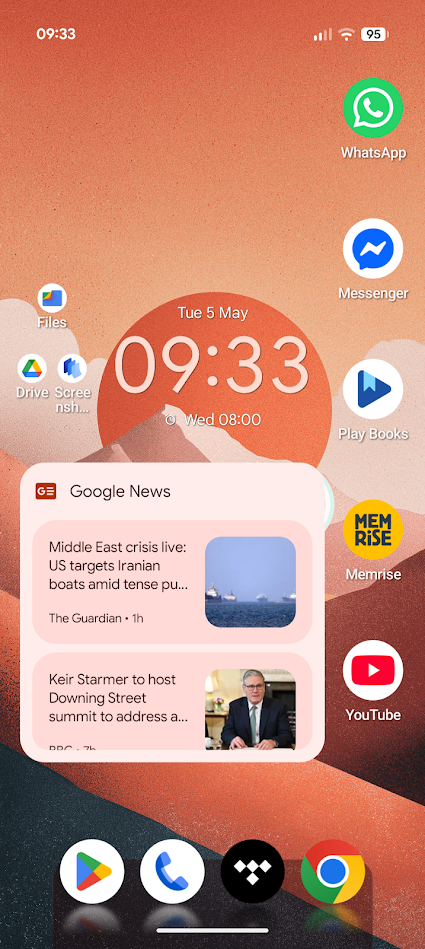 octopi launcher showing apps and widgets