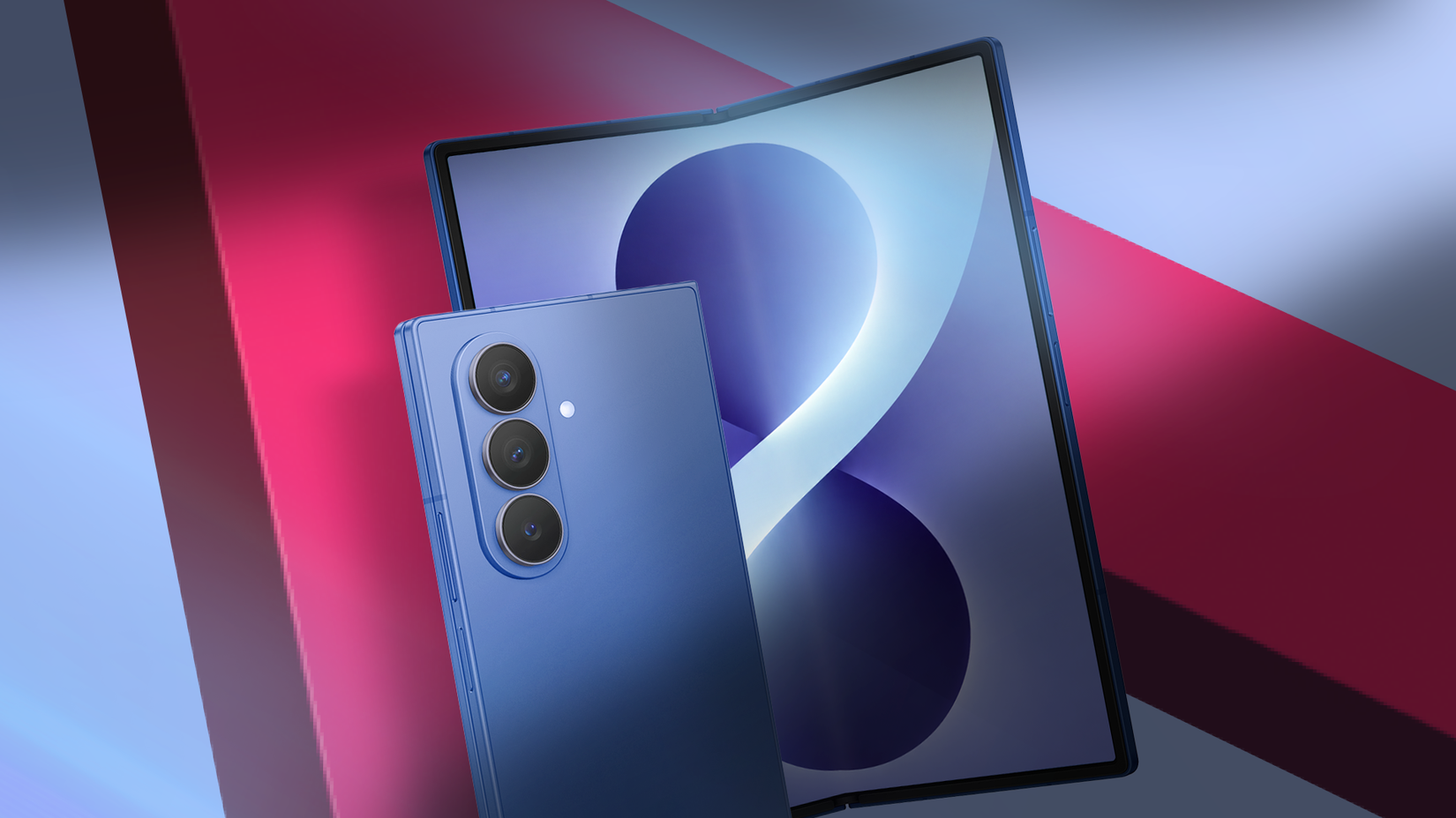 Синій Samsung Galaxy Z Fold8 зображений відкритим і закритим на геометричному фоні.