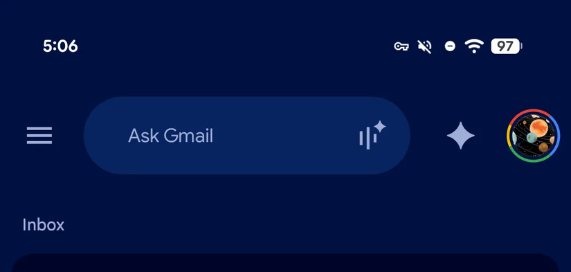 Uma captura de tela destacando a barra de pesquisa Ask Gmail do Gmail e o ícone do Gmail Live.