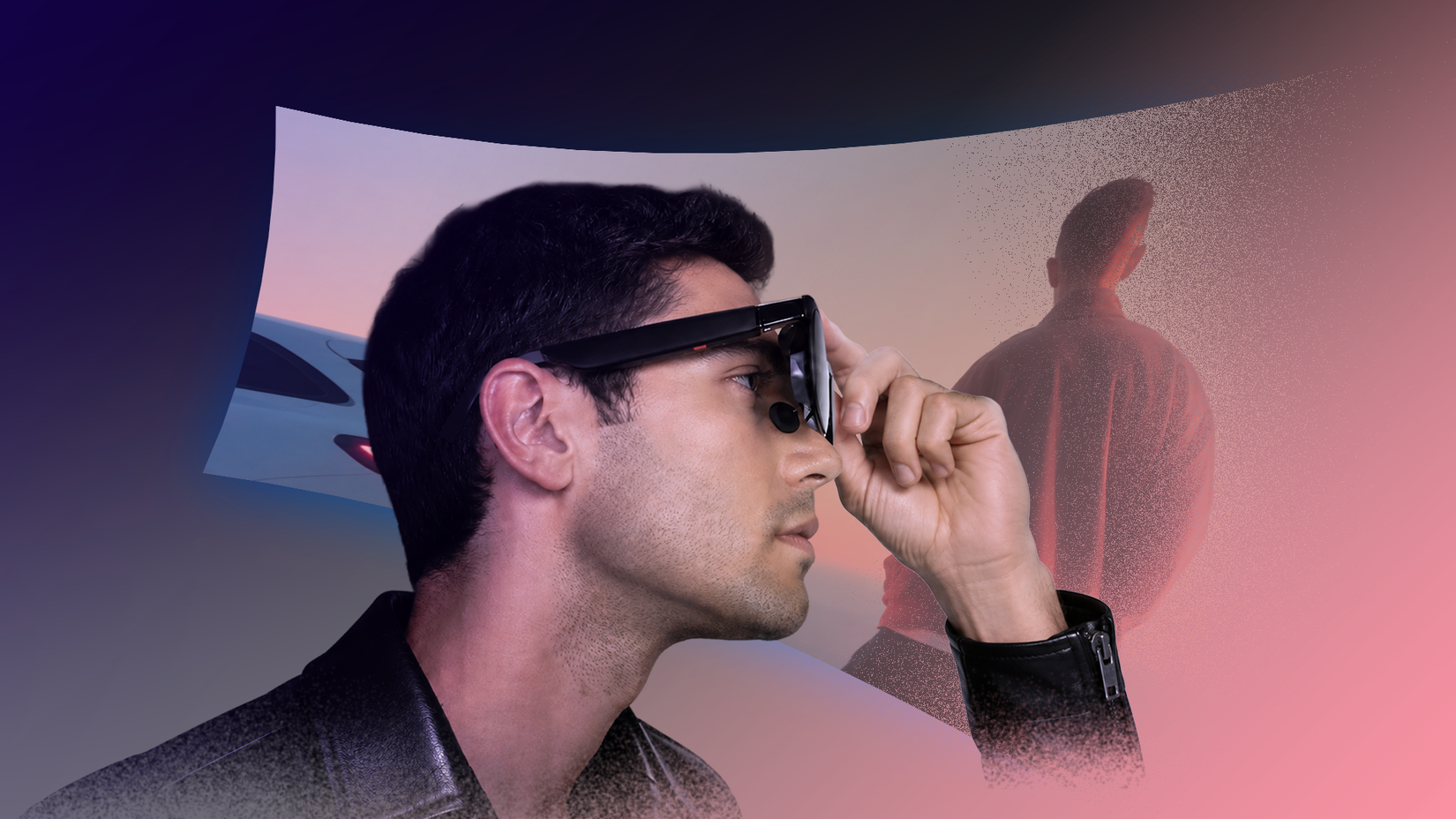 Uomo che indossa occhiali intelligenti davanti a uno schermo virtuale curvo per l'intrattenimento privato.