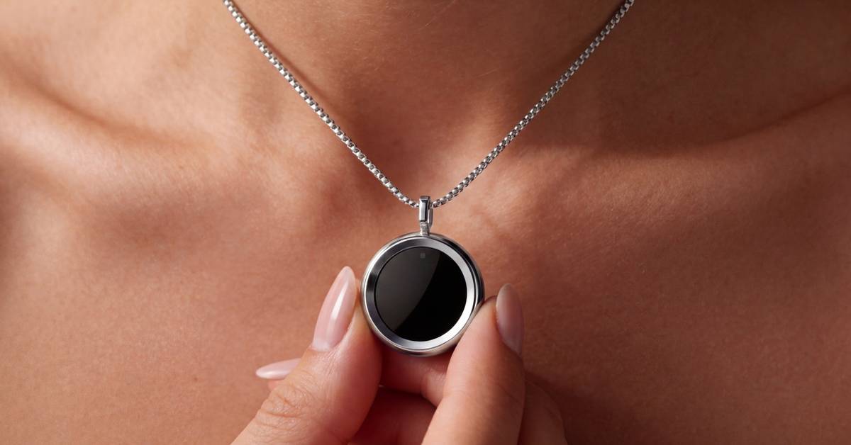 androidpolice.com - Andy Boxall - A Fitbit veteran launched a pendant that tracks your sun exposure in real time