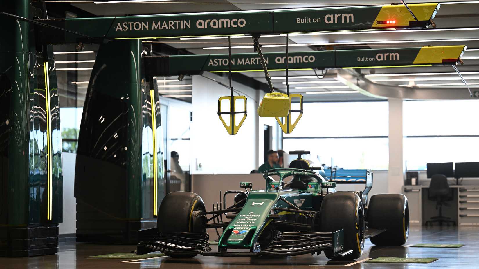 Um espaço de pit stop no Aston Martin Technology Center