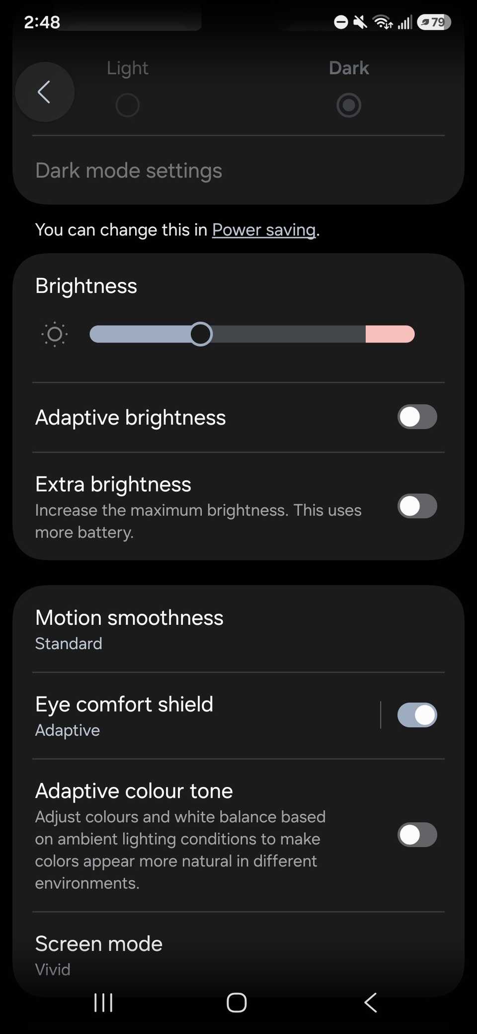 Paramètres de luminosité de l'écran avec curseur manuel qui désactive la luminosité adaptative