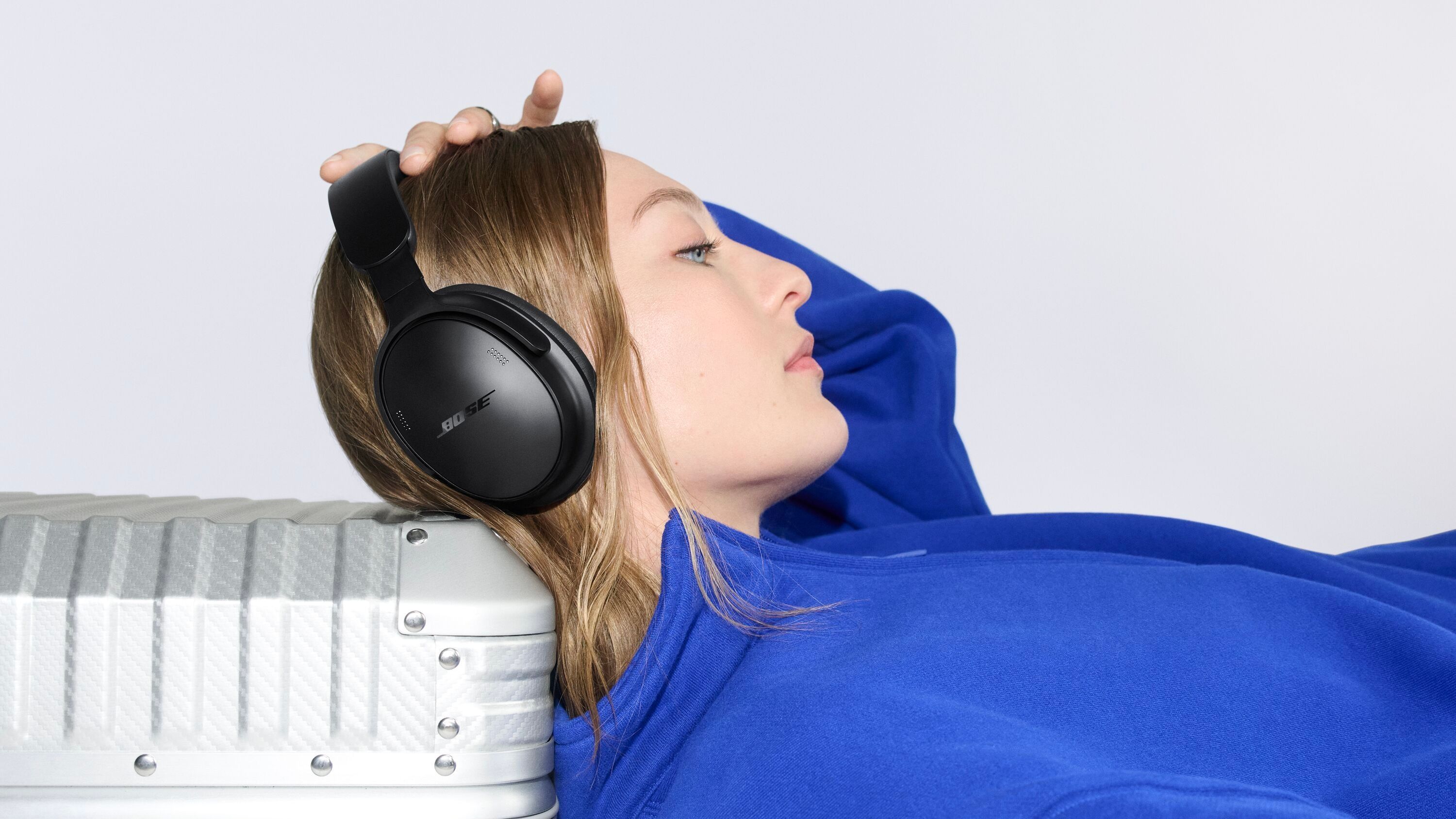 A promotional image of the Bose QuietComfort Headphones (Gen 2)