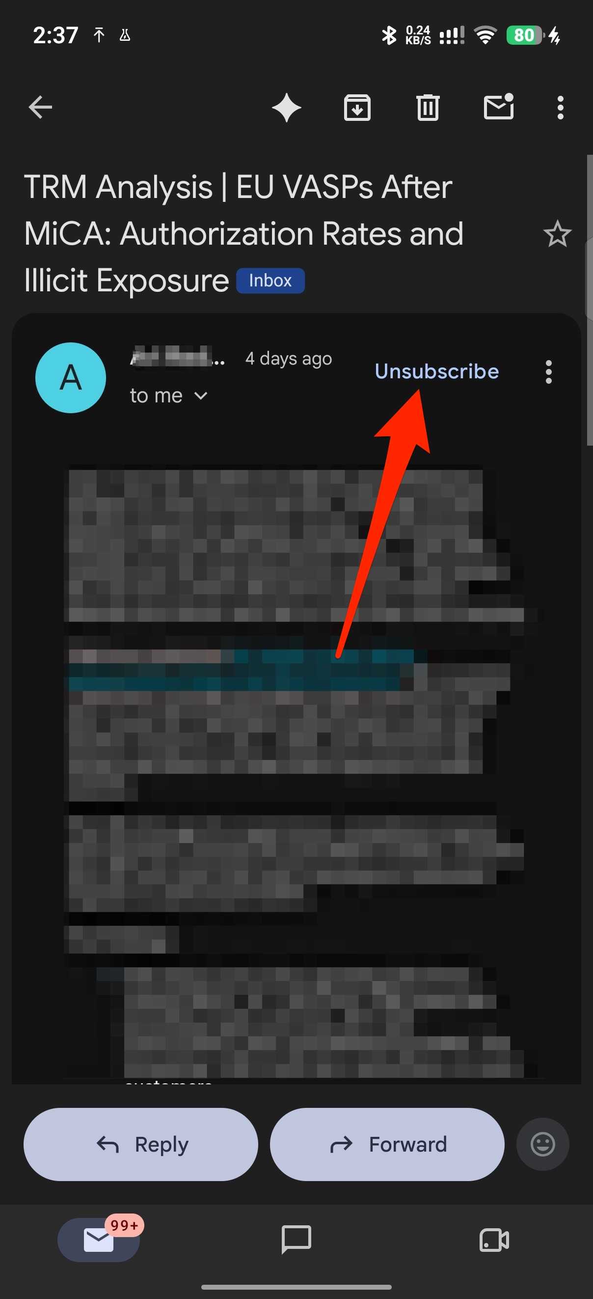 Red arrow pointing at Unsubscribe button in Gmail Android app