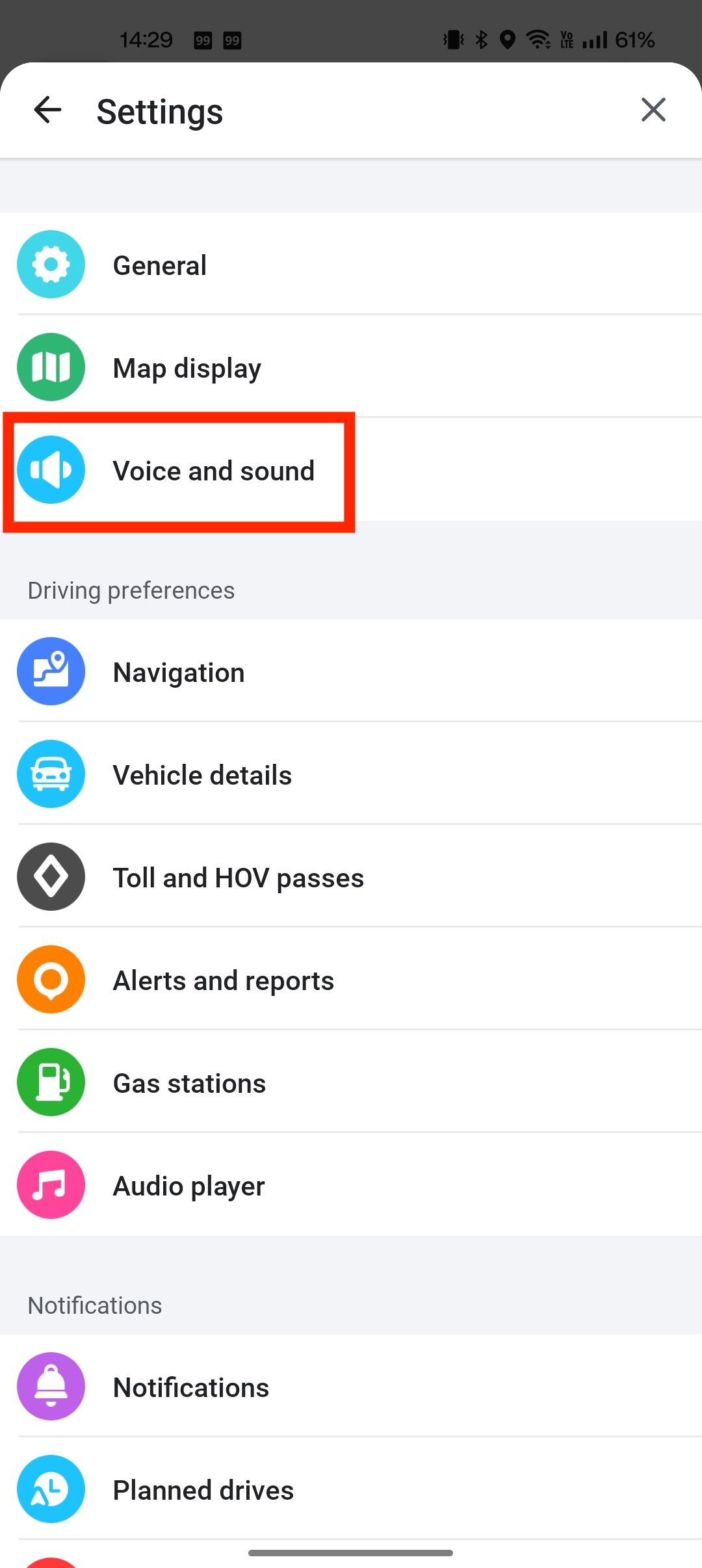Waze menu showing voice and sound setting