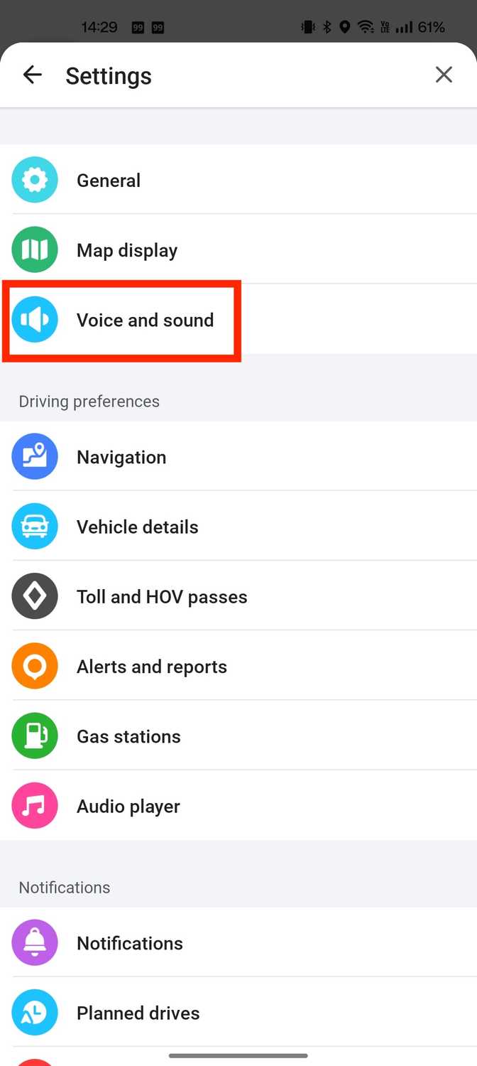 Waze menu showing voice and sound setting